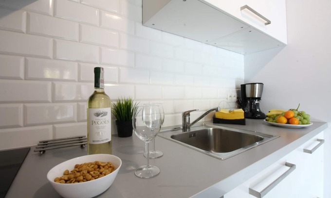 City Centre Apartment | Cozy Yellow Apartment 2 in Historic Old Town