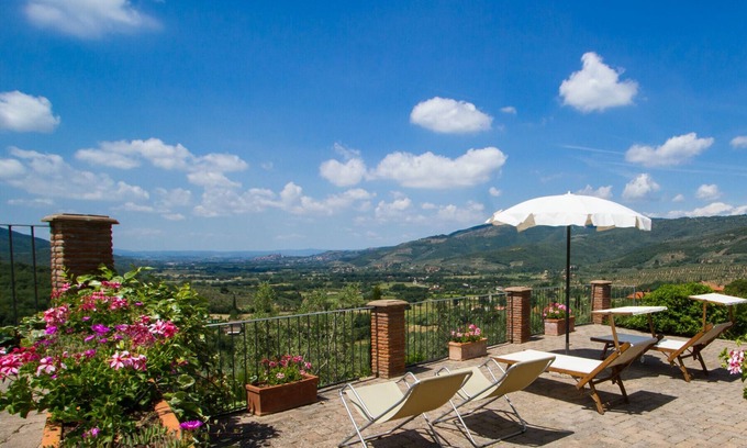 Polvano Other | Bright Yellow Apartment: Family-Friendly with Breakfast Included