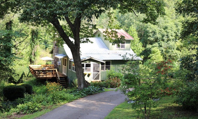 Robbinsville Cabin | Discover Yellow Branch Farm House Near Fontana Lake