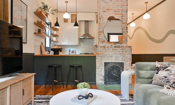 Cabbagetown Apartment | Discover Yellow Brick Road: Pet-Friendly Getaway Awaits
