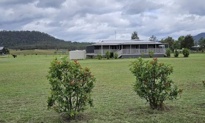 Broke House | Yellow Rock Retreat: Family-Friendly Fun with Pet Perks