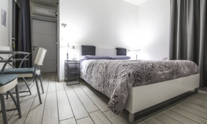 Porotto House | Relaxing Yellow Room with Pool, Spa & Breakfast Included