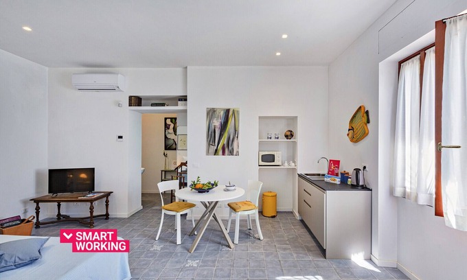 Recco Apartment | Cozy Yellow Suite on Recco's Seafront with Breakfast