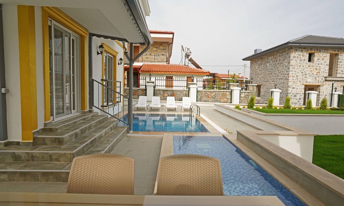 Tasbuku Villa | Yellow Villa Çetibeli: Family-Friendly Getaway in Marmaris