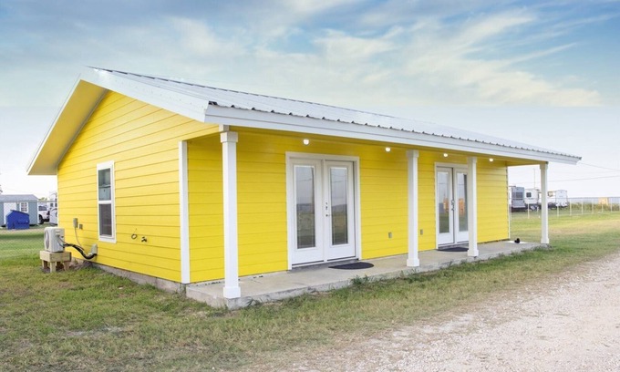 Rockport Condo | Yellow Warbler A | Premier Access to Fishing Pier & Spa
