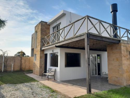 Balneario Buenos Aires House | Explore YellowStone: Pet-Friendly Oasis with Ocean Views