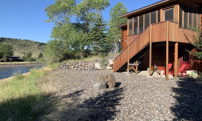 Emigrant Cabin | Unforgettable Yellowstone Meadow Cabin Experience Awaits