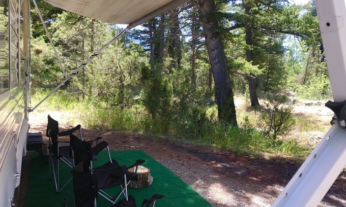Livingston House | Tranquil Retreat by Yellowstone River Near National Park