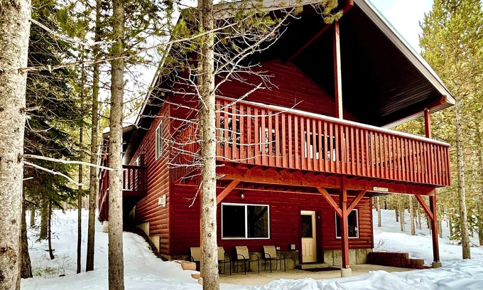 Island Park Cabin | Yellowstone's PREMIER Hideaway! King Bed, Fire Pit, Dog & wheelchair friendly!