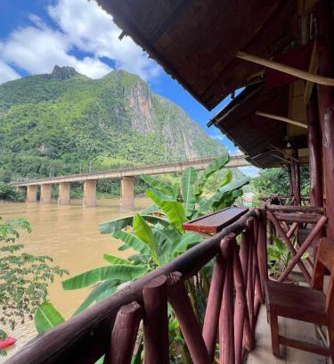 Nong Khiaw House | Peaceful Meexai Bungalow Guesthouse for the Family