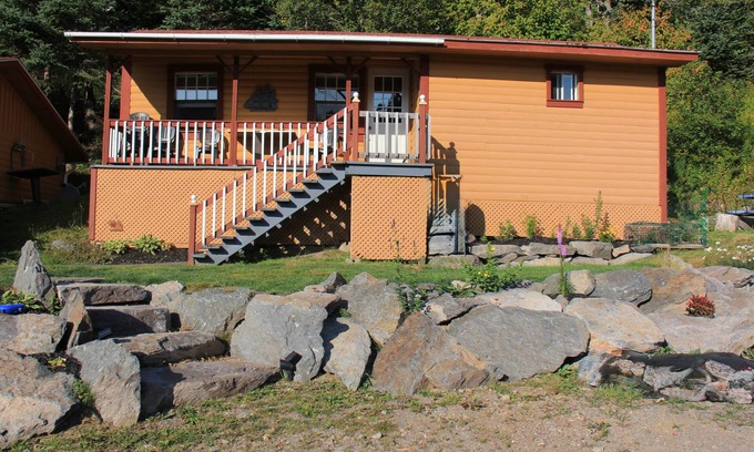 Bay View House | Cozy Yeomans By The Caves - Breakfast Included & High Ratings