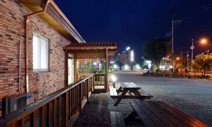 Jeongok House | Cozy Yeoncheon Wanguijataek Pension with Breakfast & Kitchen