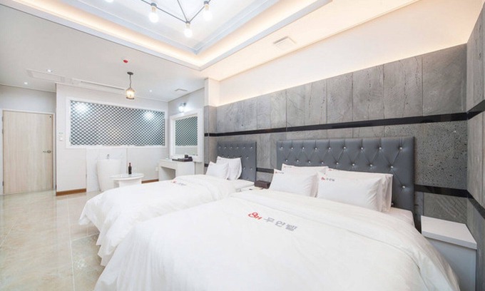 Samho Hotel | Eco-Friendly Yeongam Samho Motel with Hot Tub & Breakfast