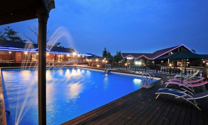Yeongdeok House | Eco-Friendly Yeongdeok Samsa Marin Village with Pool & Breakfast