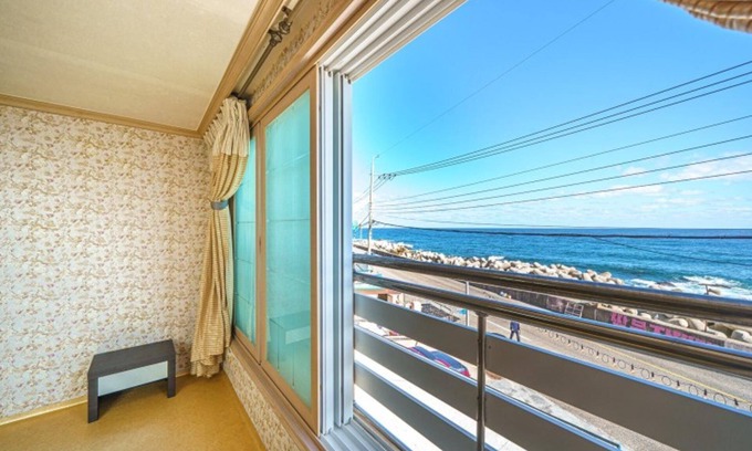 Yeongdeok House | Eco-Friendly Comfort at Yeongdeok Ttalbujadaege Pension