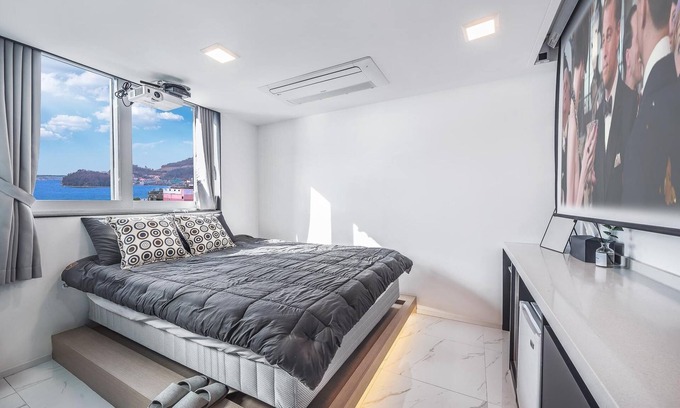 Yeosu House | Comfortable Yeosu Naegamumun Pension with Family-Friendly Amenities