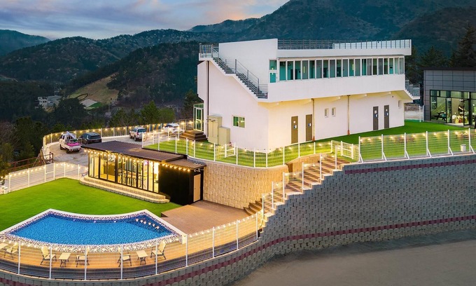 Dolsan-eup House | Family-Friendly Getaway at Yeosu Seuteimeong with Pool