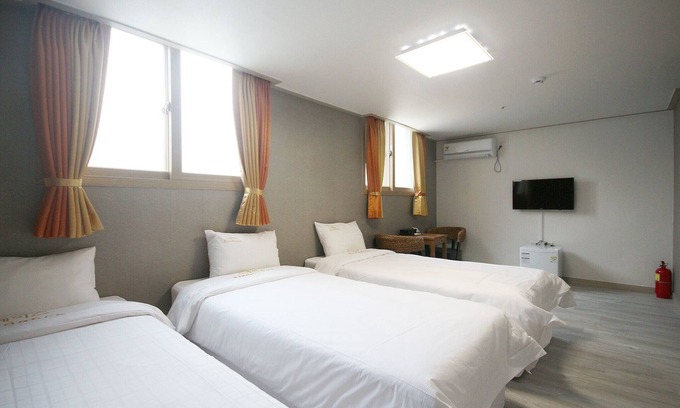 Yeosu House | Eco-Friendly Yeosu Space Guest House with Breakfast Included