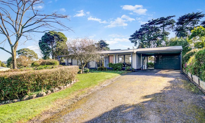 Coldstream House | Yering Park Cottage: Cozy 3-Bedroom Retreat in Yarra Valley