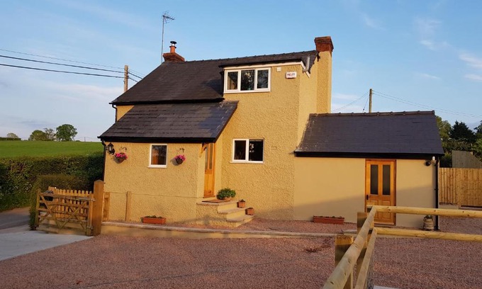 Little Cowarne House | Pet-Friendly Retreat at Yew Tree Cottage with High Ratings