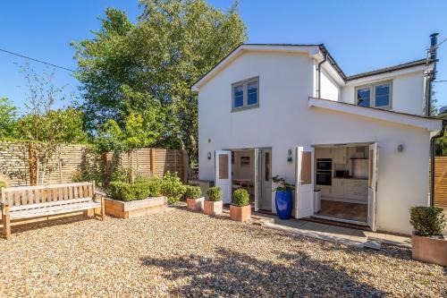 Westleton House | Pet Friendly Yew Tree Cottage with Family-Friendly Vibes