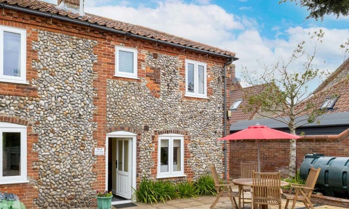 Langham House | Pet and Child Friendly Yew Tree Cottages No 9 - Rated 10/10