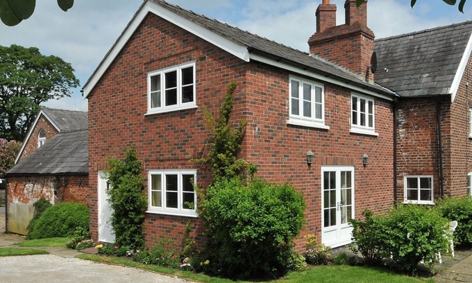 Congleton Cottage | Yew Tree Farm Cottage: Guest Rated 9.8 with Ocean View