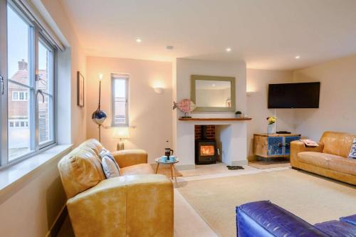 Weybourne House | Pet-Friendly Retreat at Yew Tree House for Families