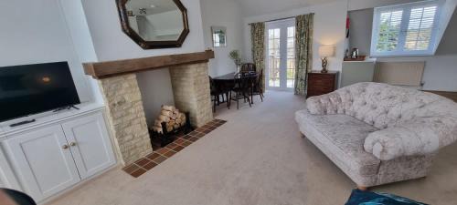 Woodstock Villa | Yew Tree House: 4-Star Stay with Kitchen & Accessibility