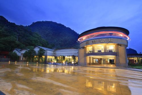 Datong House | Ying Shih Guest House: Family-Friendly with Breakfast & Kitchen