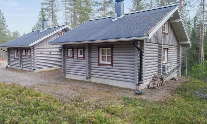 Akaslompolo House | Lake View Retreat: Ylläksen Tunturihonkamaja by Interhome