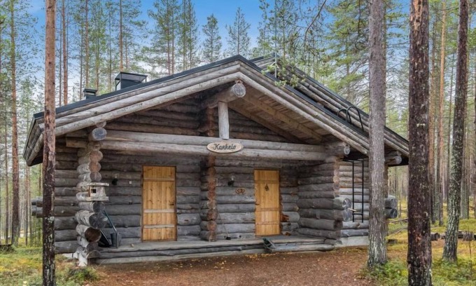 Akaslompolo House | Relax at Ylläsnäkyy 7 with Spa and Lake Views