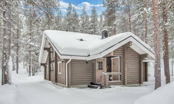 Yllasjarvi House | Experience Yllästys 6: Scenic Lake Views and Spa Awaits