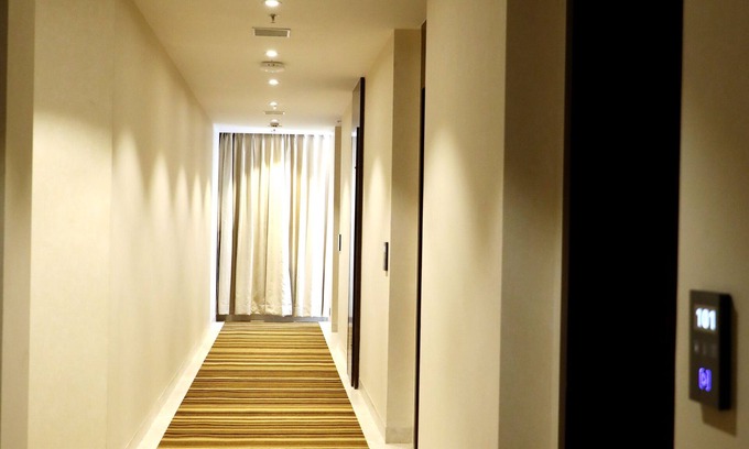 Krishnarajapura Hotel | Convenient YN Hotels: Family-Friendly Stay with Breakfast