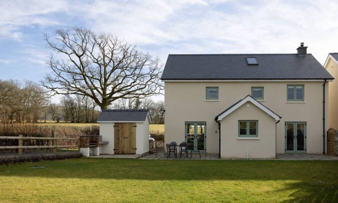 Llandovery Cottage | Ynyswen Barcud · Brecon Beacons Cottage with Stunning Country Views