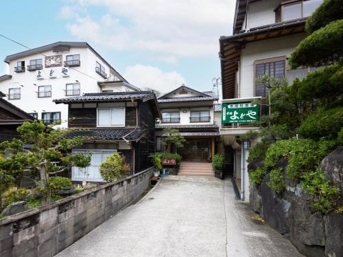 Toyooka Hotel | Yodoya: Oceanfront Retreat with Pet-Friendly Amenities