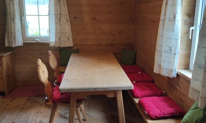 Schwaz Cabin | Tranquil Yoga Retreat with Meditation and Ayurvedic Cuisine