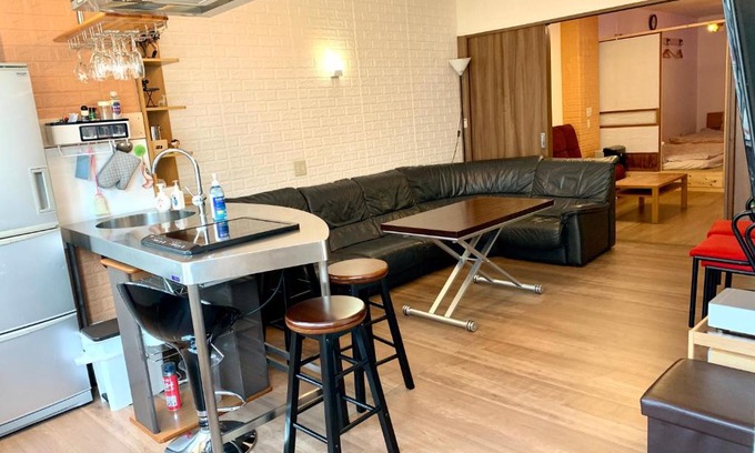 Isezakicho Apartment | Yokohama Kannai House: Pet-Friendly Retreat with Breakfast