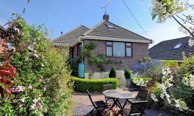 Lyme Regis House | Ocean View Retreat at Yonder View - 4 Star, Guest Rated 10/10