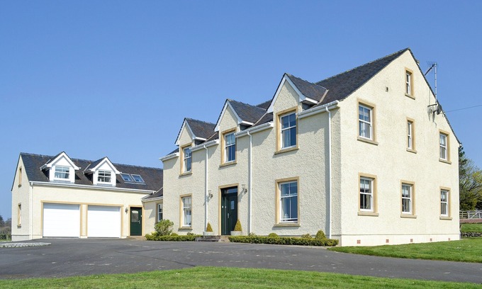 Kirkmichael Cottage | Ideal 6 Bedroom Retreat in Dalrymple, Near Ayr