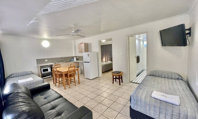 North Ward Hotel | Discover Yongala Lodge by The Strand: Poolside Retreat Awaits