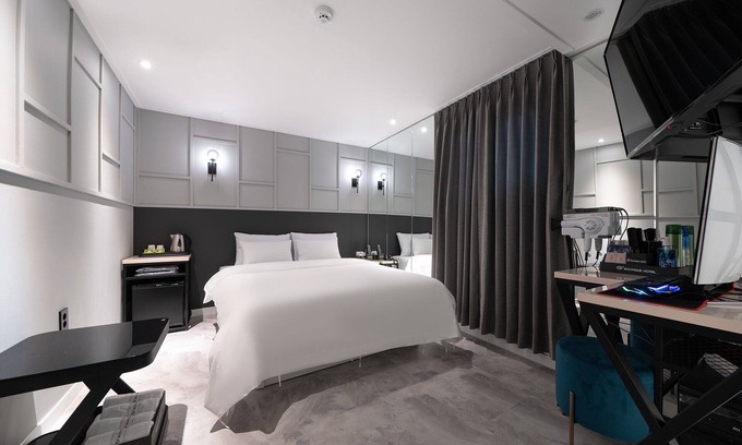 Yongin Hotel | Eco-Friendly Yongin Everland Station G7 Hotel with Hot Tub