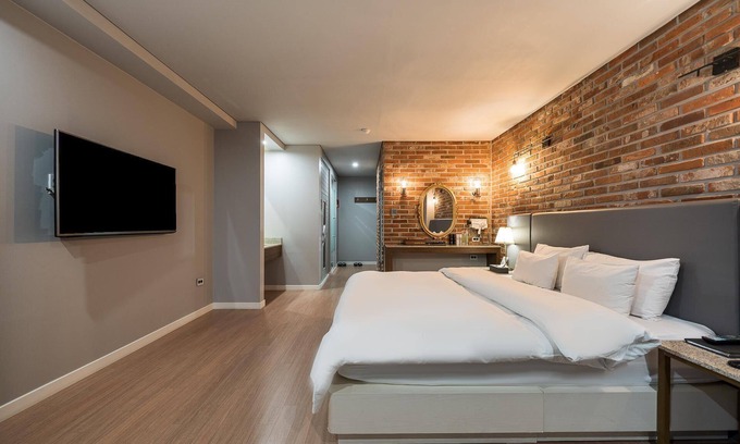 Giheung-gu Hotel | Eco-Friendly Retreat at Yongin Singal Hotel Meriel