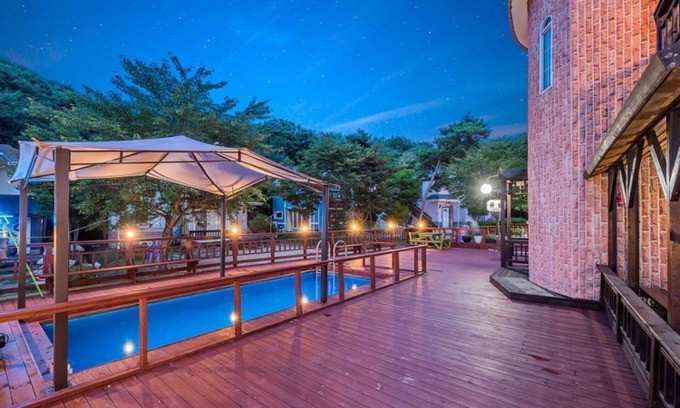 Yongin House | Yongin Yoonseul Pension: Family-Friendly Stay with Pool