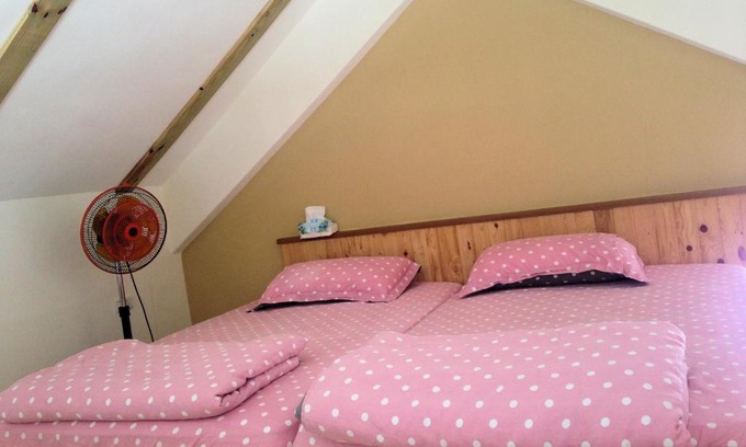 Shuitou Village House | Cozy Yongyong Home and Breakfast: Family-Friendly Stay