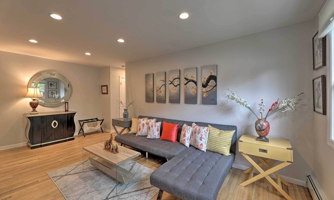 Getty Square Apartment | Bright Apartment with Balcony & Spa ~ 9/10 Guest Rated