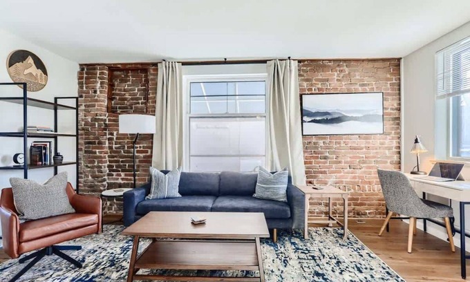Congress Park Apartment | Modern 2 BR Retreat Near Botanic Gardens - Pet Friendly!