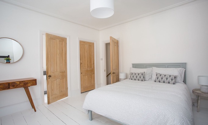 Worthing House | York House: Sea Views & Family-Friendly Amenities Await