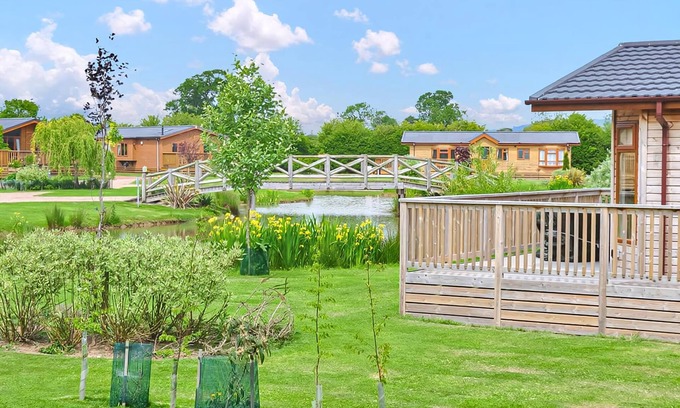 Thirsk House | Cozy Caravan Retreat: Family-Friendly with Kitchen & Breakfast