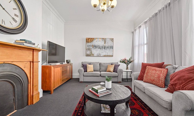 Launceston CBD Apartment | Family-Friendly York Street Apartment with Kitchen Amenities